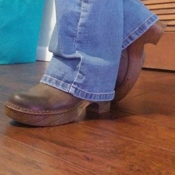 Born Brown Leather Ankle Booties 7M - Picture 15 of 16